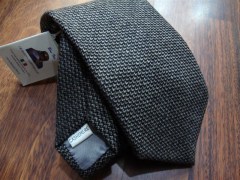 cravatta 100% cashmere,disegno "cappello di prete" nero-beige